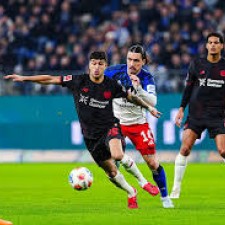 Bayer 04 Leverkusen pobijedio je Hamburger Sportverein 1-0 u gostima.Bayer 04 Leverkusen pobijedio je Hamburger Sportverein 1-0 u gostima.